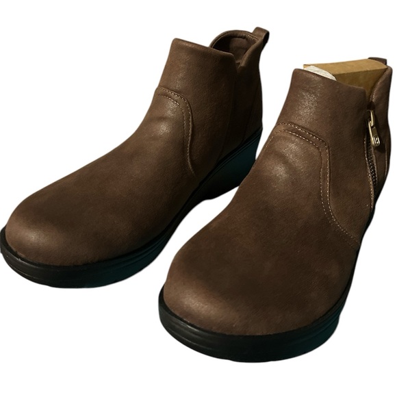 Bzees Bliss Bootie - Picture 2 of 8